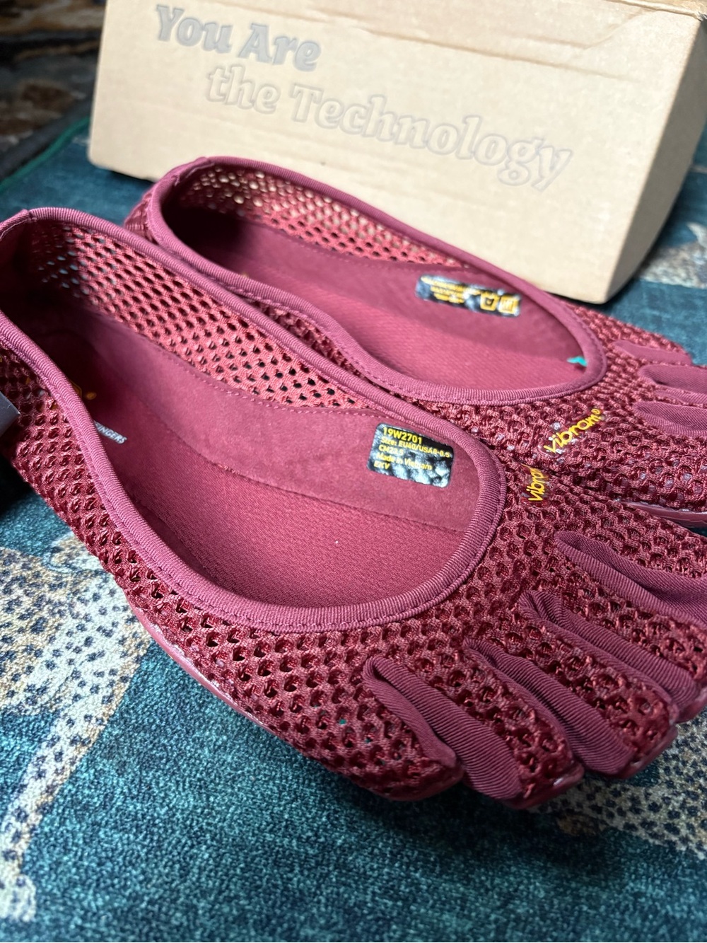 Vibram FiveFingers Burgundy Minimalist Toe Shoes - Picture 5 of 6